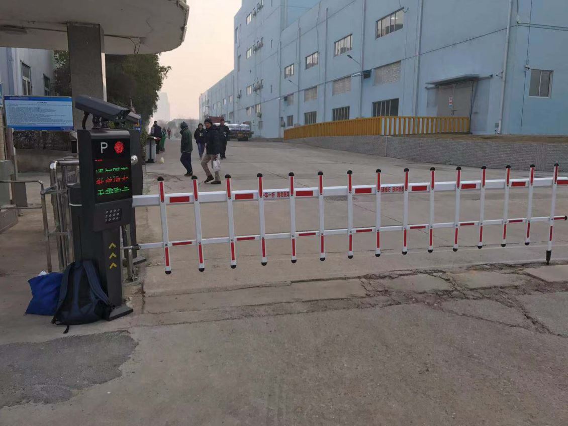 车牌识别栏栅道闸出入控制系统